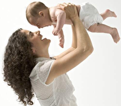 Al nacer un bebé nace también una mamá y un papá.
                              juegos para bebés de 3 meses
