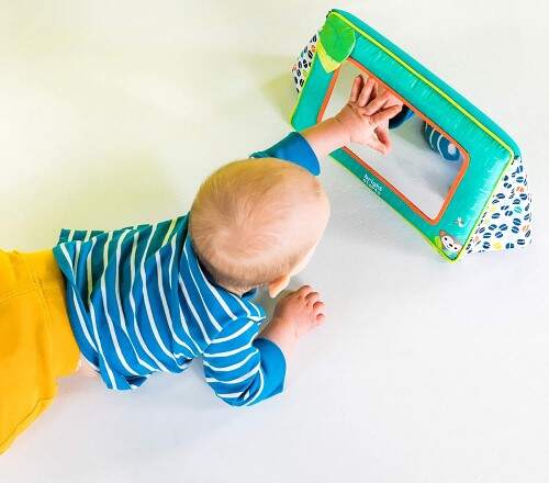 Juegos y juguetes para bebés desde 6 meses. Espejo plegable
                             para jugar.