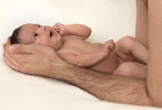 Cuando nace un bebé necesita percibir la total fascinación de sus padres. 
